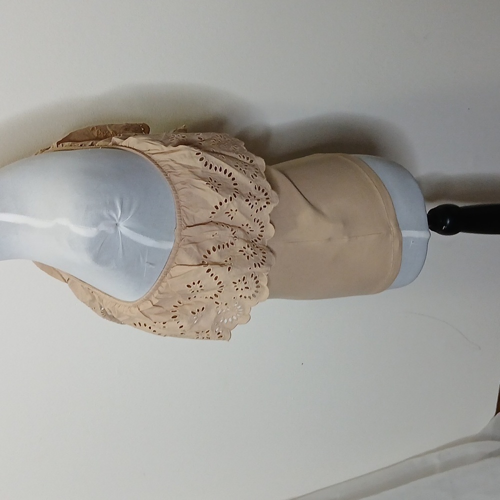 Old Navy beige floral off shoulder tank top size small - Picture 2 of 10